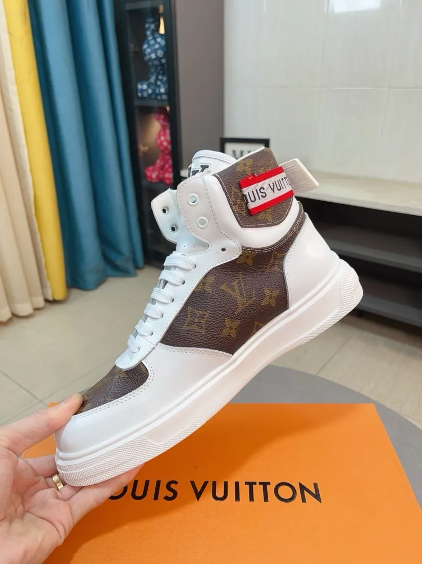 Men's shoes 💰440🌹🌹【LOUIS VUITTON】Same style on Louis Vuitton* official website🚹Men's high-top casual shoes❤️Same style as popular celebrities and big names ~ Best-selling at home and abroad Lv focuses on the checkerboard series...Imported first-layer cowhide with special fabrics➕Full sheep leather lining➕Brand-specific hollow outsole💎Produced by OEM The highest version🔍🔍Number of codes: 38-44,